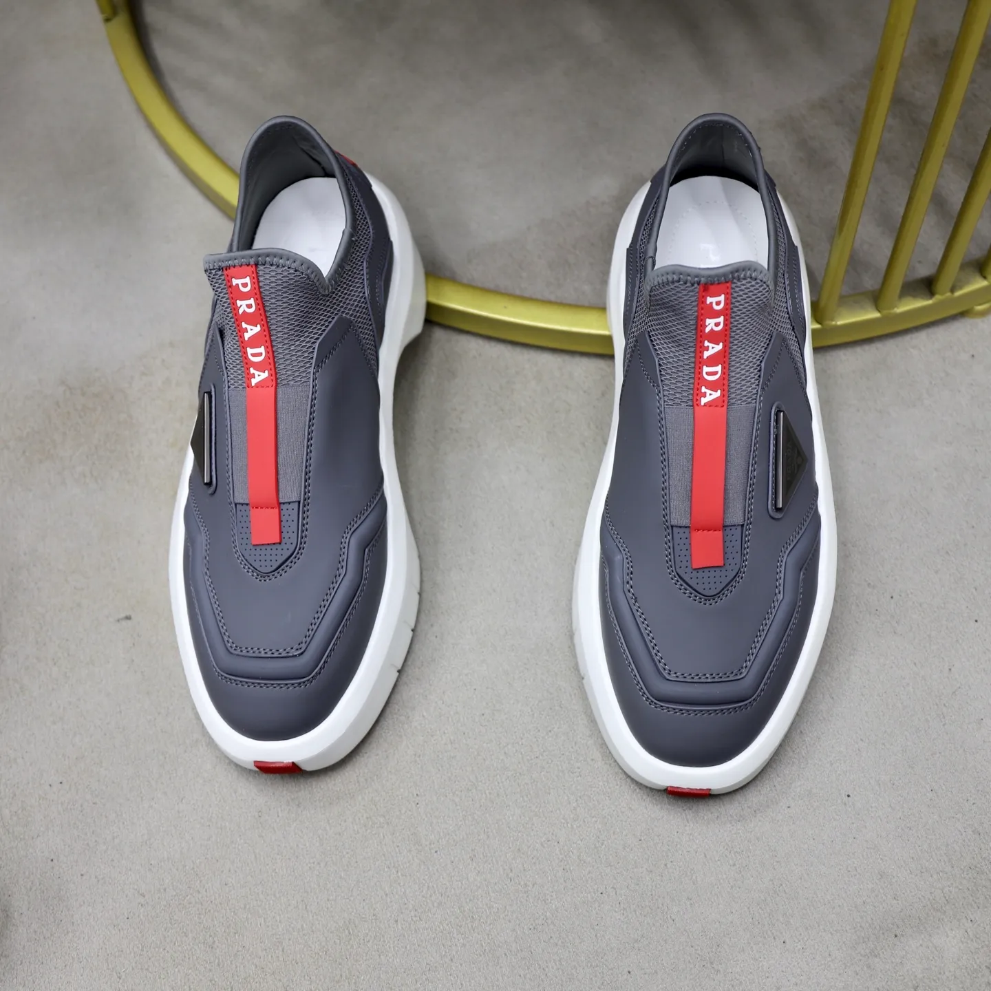 Men's shoes: 620💰🙅‍♂️🙅‍♂️🙅‍♂️ Brand: PRADA Standard code: 38–44 (45 can be customized) Level: Same as the official website Material: Original cowhide fabric Comfortable sheepskin lining Lightweight wear-resistant outsole Style category: Men's fashionable casual shoes and boots Running sneakers Distinguished luxury brand elements Top luxury Color: actual picture color